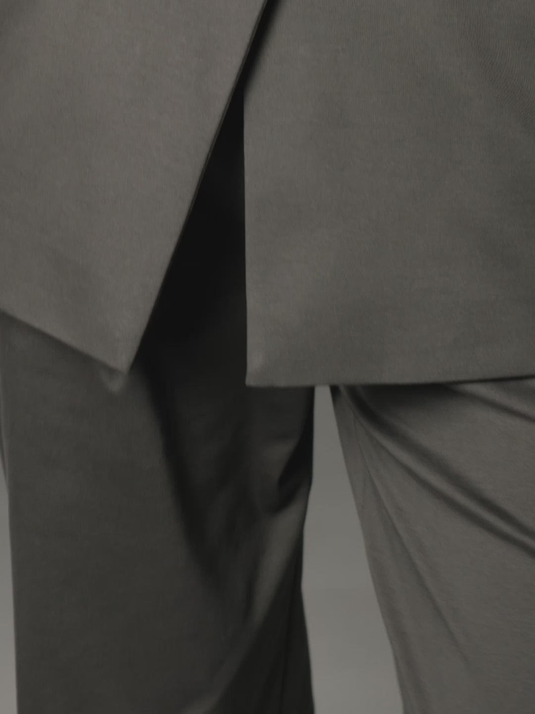 A model posing wearing an organic cotton suit og jacket and pants created from organic cotton interlock