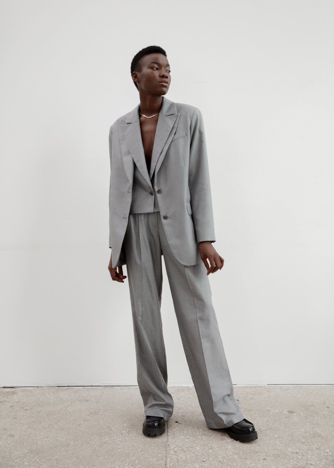 Sustainable fashion, oversized grey blazer, single breasted, 100% silk Seri.Co fabric