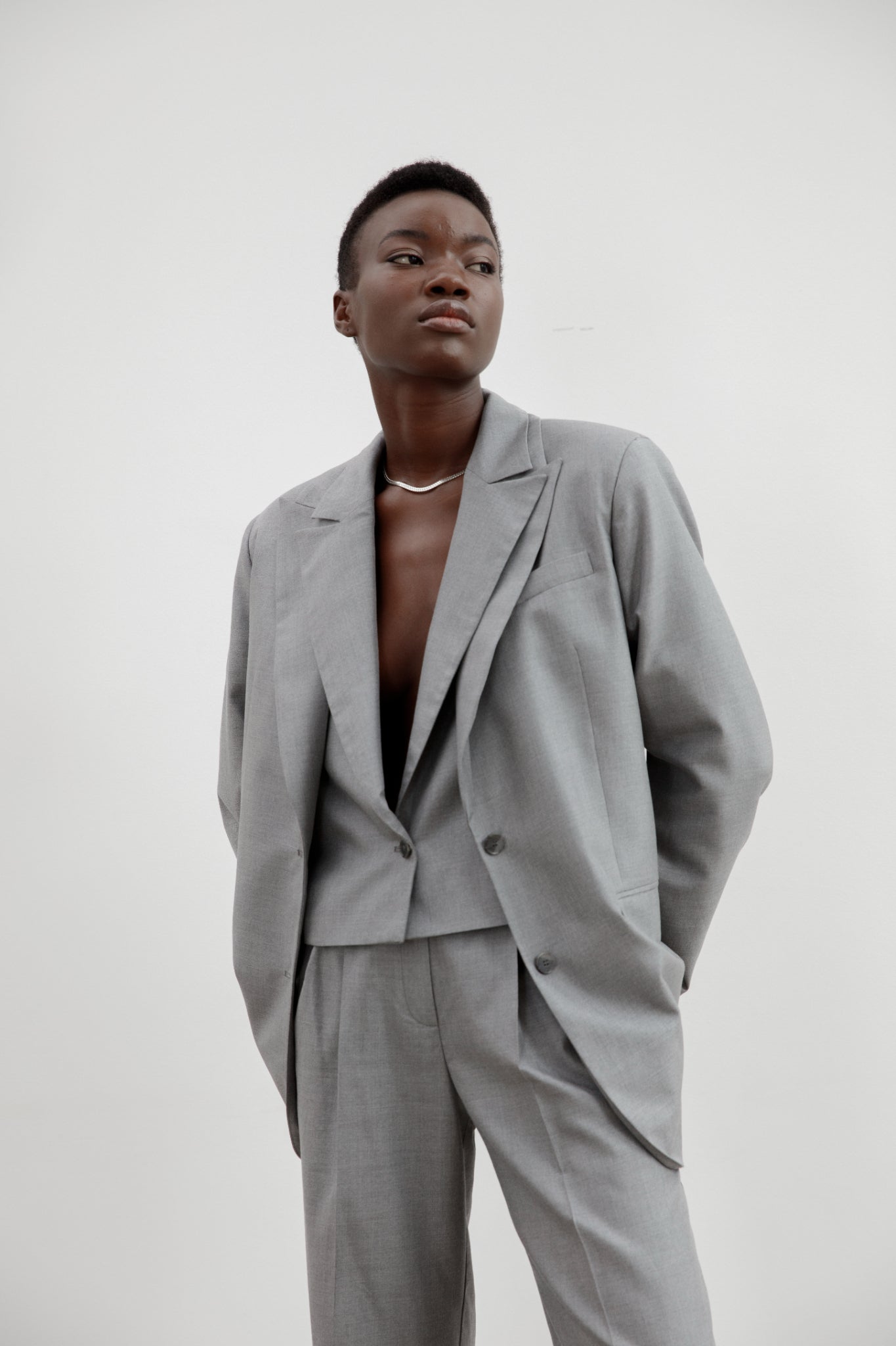 Sustainable fashion, oversized grey blazer, single breasted, 100% silk Seri.Co fabric