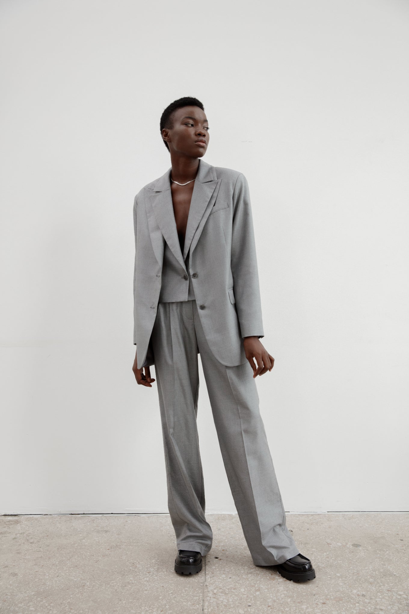 Sustainable fashion, oversized grey blazer, single breasted, 100% silk Seri.Co fabric