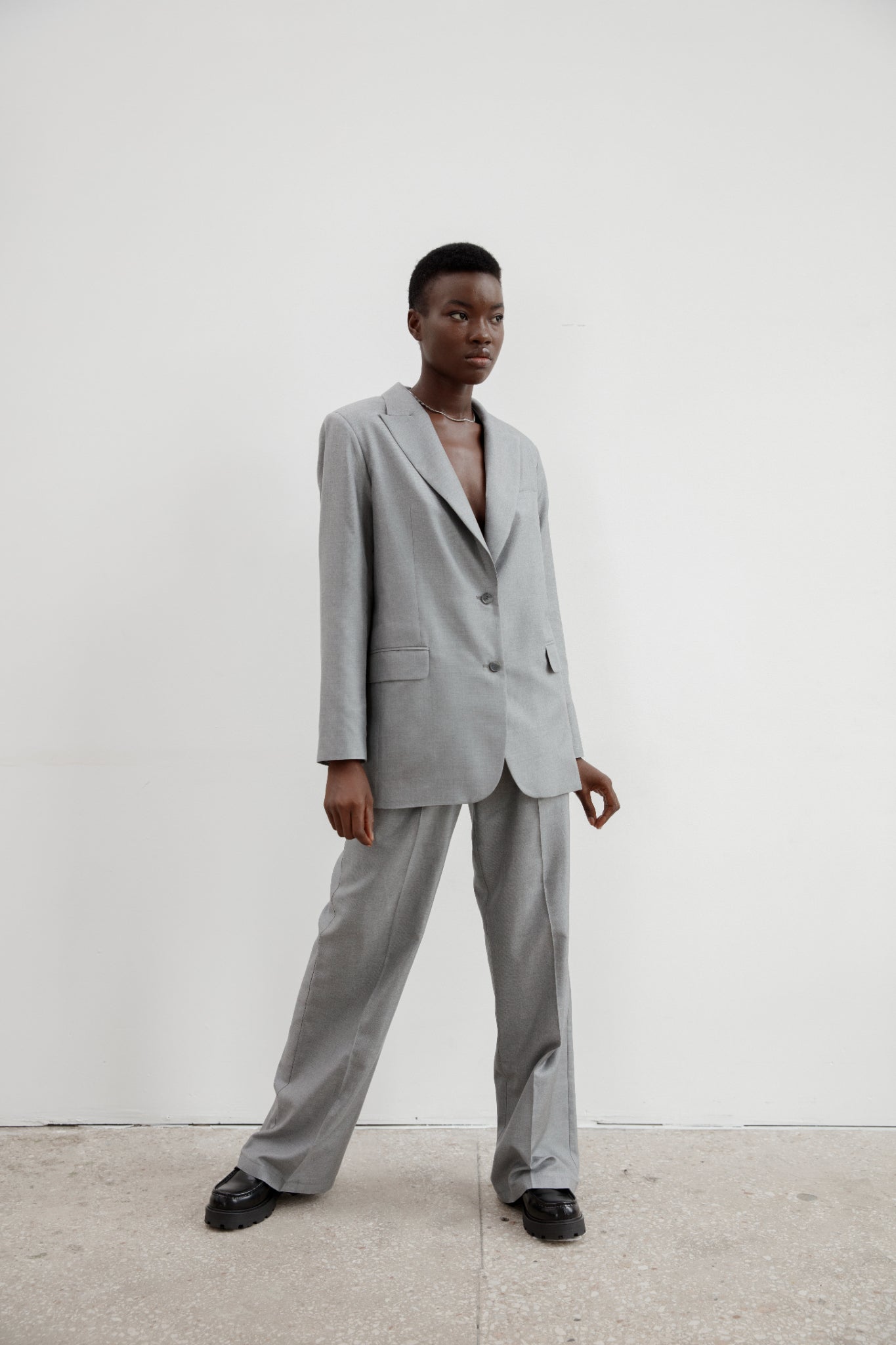 Sustainable fashion, oversized grey blazer, single breasted, 100% silk Seri.Co fabric